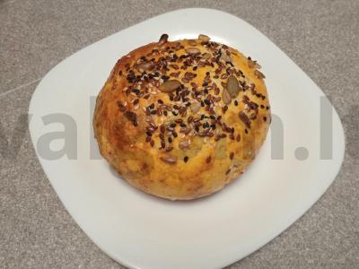 Burgeris su varškės bandelėmis, kotletu, sūriu ir grietinės padažu Žingsnis 5