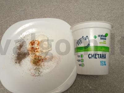 Burgeris su varškės bandelėmis, kotletu, sūriu ir grietinės padažu Žingsnis 7