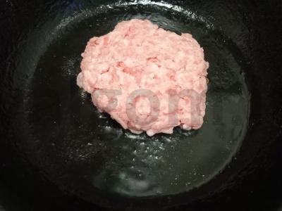 Burgeris su varškės bandelėmis, kotletu, sūriu ir grietinės padažu Žingsnis 9