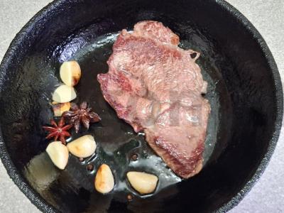 Jautienos steikas su anyžiais ir bulguro garnyru Žingsnis 3