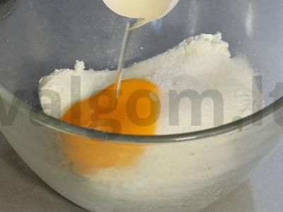 Sūrio pyragėliai su abrikosų įdaru ir aviečių kurdu Žingsnis 3