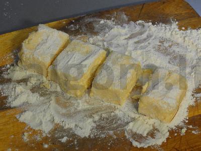 Sūrio pyragėliai su abrikosų įdaru ir aviečių kurdu Žingsnis 8