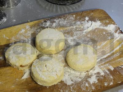 Sūrio pyragėliai su abrikosų įdaru ir aviečių kurdu Žingsnis 11