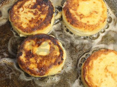 Sūrio pyragėliai su abrikosų įdaru ir aviečių kurdu Žingsnis 13