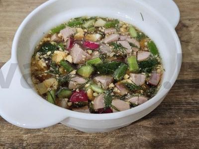 Okroška su ridikėliais ant kvass už 30 minučių Žingsnis 7