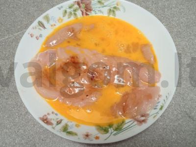 Vištienos krūtinėlės kotletai sūrio paniravime Žingsnis 4