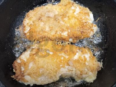 Vištienos krūtinėlės kotletai sūrio paniravime Žingsnis 8