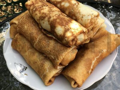 Blynai su faršu ir kopūstais pagrindine nuotrauka