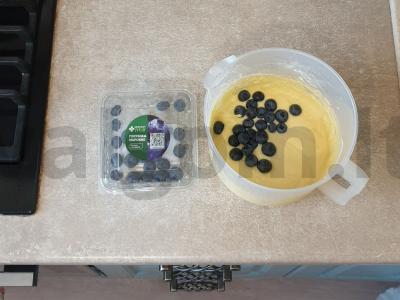 Karamelinis pyragas su mėlynėmis ir persikais Žingsnis 6