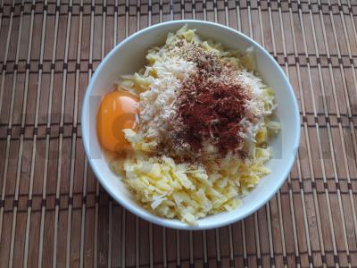 Bulvių kotletai su sūriu vakarienei Žingsnis 3