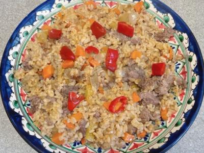 Bulguras su veršiena ir daržovėmis pagrindine nuotrauka