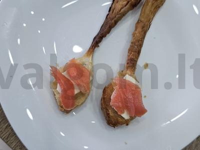 Valgomos šaukšteliai iš tešlos su sviestu ir upėtakiu Žingsnis 5