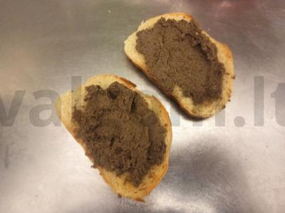 Tostai su krabų lazdelėmis, žuvies paštetu ir šviežiais daržovėmis Žingsnis 3