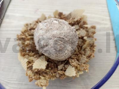 Kepiniai su lazdyno riešutais ir varške vaflių trupiniuose Žingsnis 4