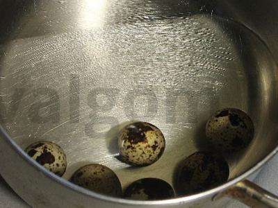 Salotas su menkės ikrais ir kiaušiniais Žingsnis 1