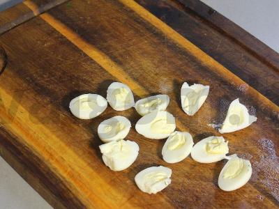 Salotas su menkės ikrais ir kiaušiniais Žingsnis 4