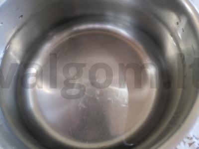 Kvapnus braškių kompotas su mėtomis ir serbentų lapais Žingsnis 1