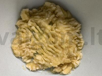 Bananų ir vaisių tyrės blynai Žingsnis 1