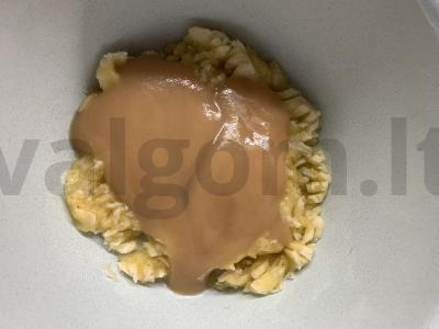 Bananų ir vaisių tyrės blynai Žingsnis 2