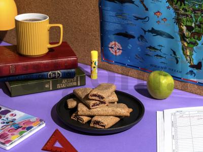 Minkšti avižiniai batonėliai su braškėmis pagrindine nuotrauka