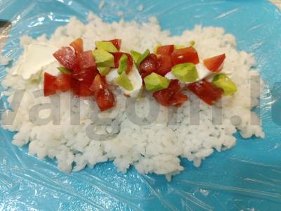 Onigiri su pomidorais ir avokadu Žingsnis 4