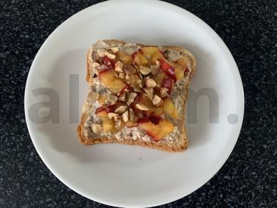 Karšti sumuštiniai su varške, uogiene, slyvomis ir migdolais Žingsnis 7