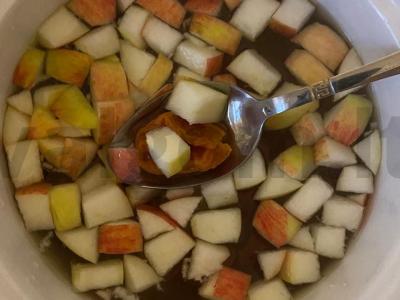 Džiovintų abrikosų ir šviežių obuolių kompotas Žingsnis 4