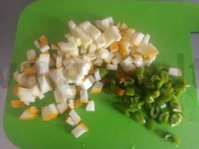 Vištienos sriuba su cukinija ir kiaušinių makaronais Žingsnis 1