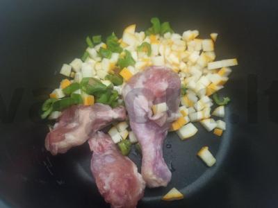 Vištienos sriuba su cukinija ir kiaušinių makaronais Žingsnis 2