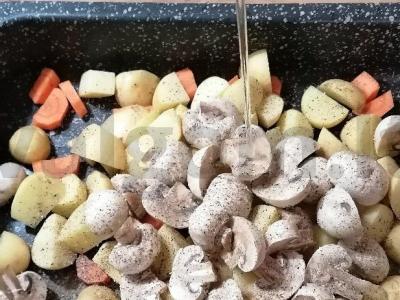 Orkaitėje kepti pievagrybiai su bulvėmis Žingsnis 5