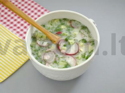 Okroška su dešrelėmis majoneze pagrindine nuotrauka