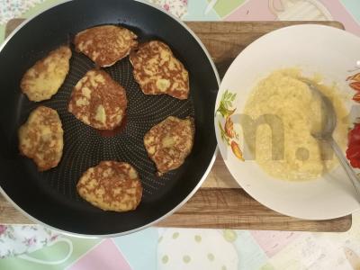 Užkandis iš upėtakio ir agurkų ant bulvinių blynelių Žingsnis 3