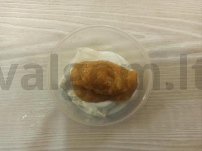 Tostai su grietinės ir ikrų padažu bei virtomis morkomis Žingsnis 1