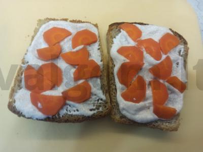 Tostai su grietinės ir ikrų padažu bei virtomis morkomis Žingsnis 5