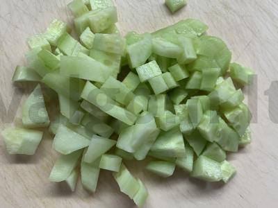 Salotos su tunu, kiaušiniais ir varškės sūriu Žingsnis 1