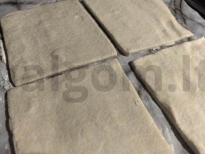 Sluoksniuoti pyragėliai su dviem sūrio rūšimis Žingsnis 2