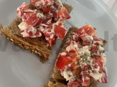 Užkandžių brusketės su paprika pagrindine nuotrauka