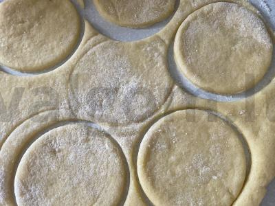 Žiedai su riešutais ir razinomis per 25 minutes Žingsnis 4