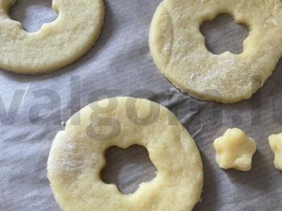 Žiedai su riešutais ir razinomis per 25 minutes Žingsnis 6