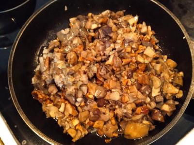 Pyragas su keptais grybais Žingsnis 2