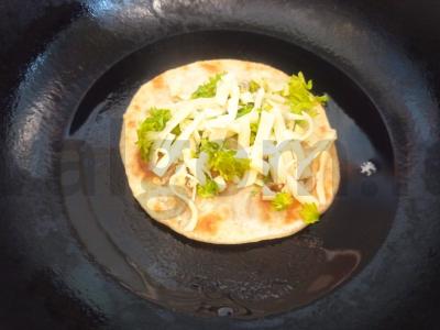 Kvietinė plokštainis su žolelėmis, sūriu ir sėklomis Žingsnis 5