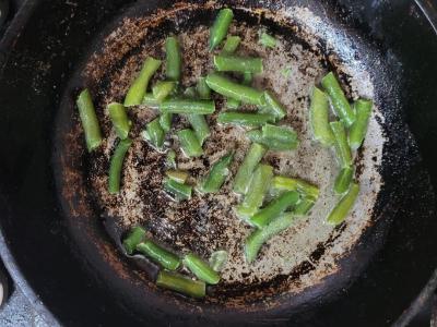 Švelnus varškės omletas su pupelėmis Žingsnis 1