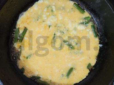 Švelnus varškės omletas su pupelėmis Žingsnis 3