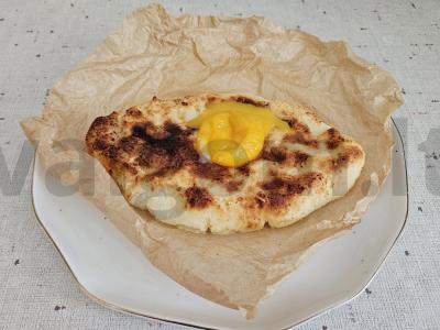 Rizinis adžarų hachapuri pagrindine nuotrauka