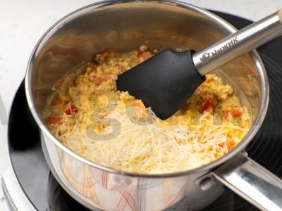 Pomidorų avižinė košė su prieskoniais ir sūriu Žingsnis 5