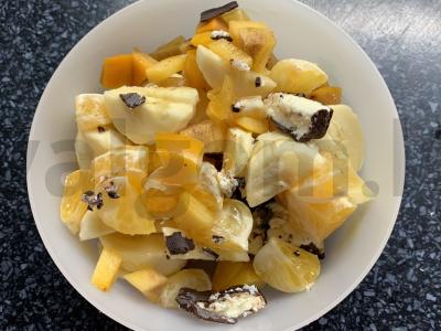 Vaisių salotos su varškės kremu ir sūreliu Žingsnis 4