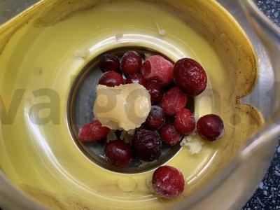 Juodasis arbata su spanguolėmis, medumi ir imbieru Žingsnis 2