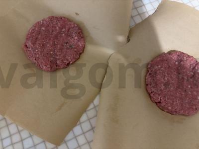 Namų burgeriai su sultingomis kotletomis Žingsnis 2
