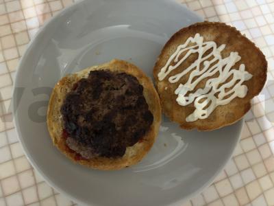 Namų burgeriai su sultingomis kotletomis Žingsnis 8