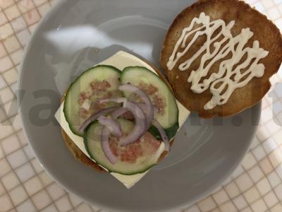 Namų burgeriai su sultingomis kotletomis Žingsnis 10